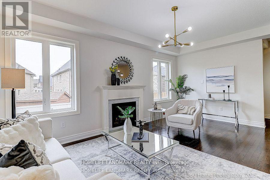 16 Beechborough Crescent, East Gwillimbury, ON - Indoor Photo Showing Living Room With Fireplace