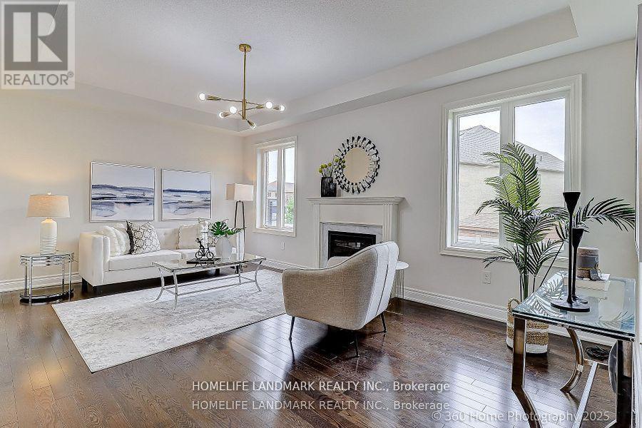 16 Beechborough Crescent, East Gwillimbury, ON - Indoor Photo Showing Living Room With Fireplace