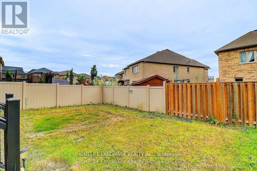 16 Beechborough Crescent, East Gwillimbury, ON - Outdoor