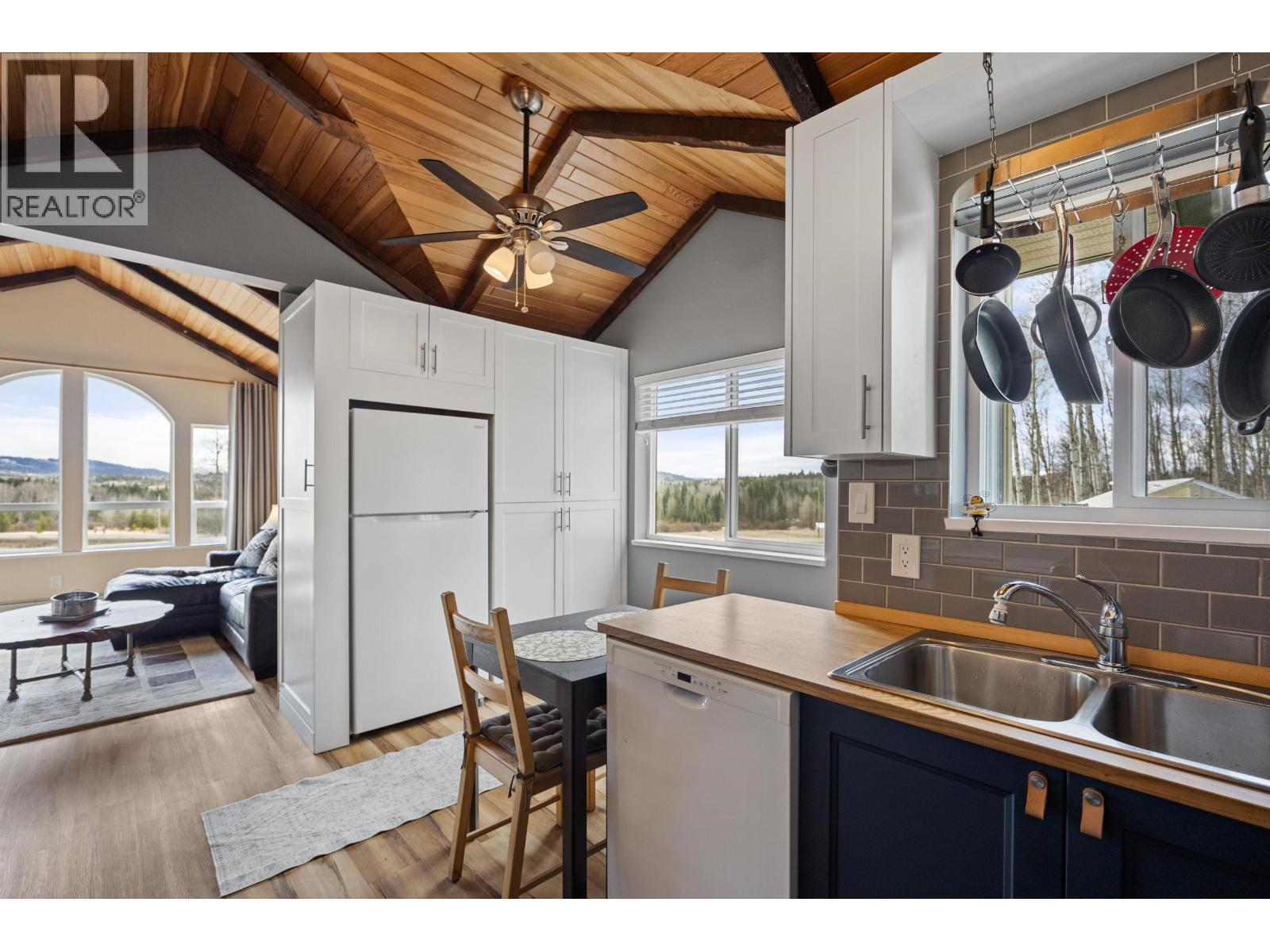 8261 Little Fort 24 Highway, Lone Butte, BC - Indoor Photo Showing Kitchen With Double Sink