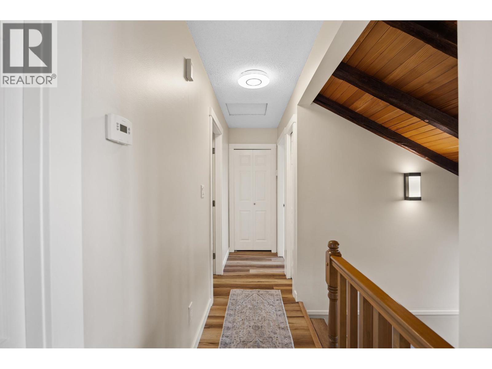 8261 Little Fort 24 Highway, Lone Butte, BC - Indoor Photo Showing Other Room