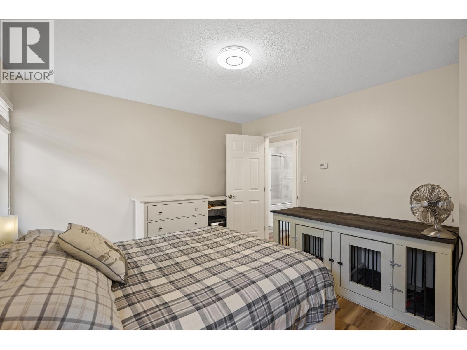 8261 Little Fort 24 Highway, Lone Butte, BC - Indoor Photo Showing Bedroom