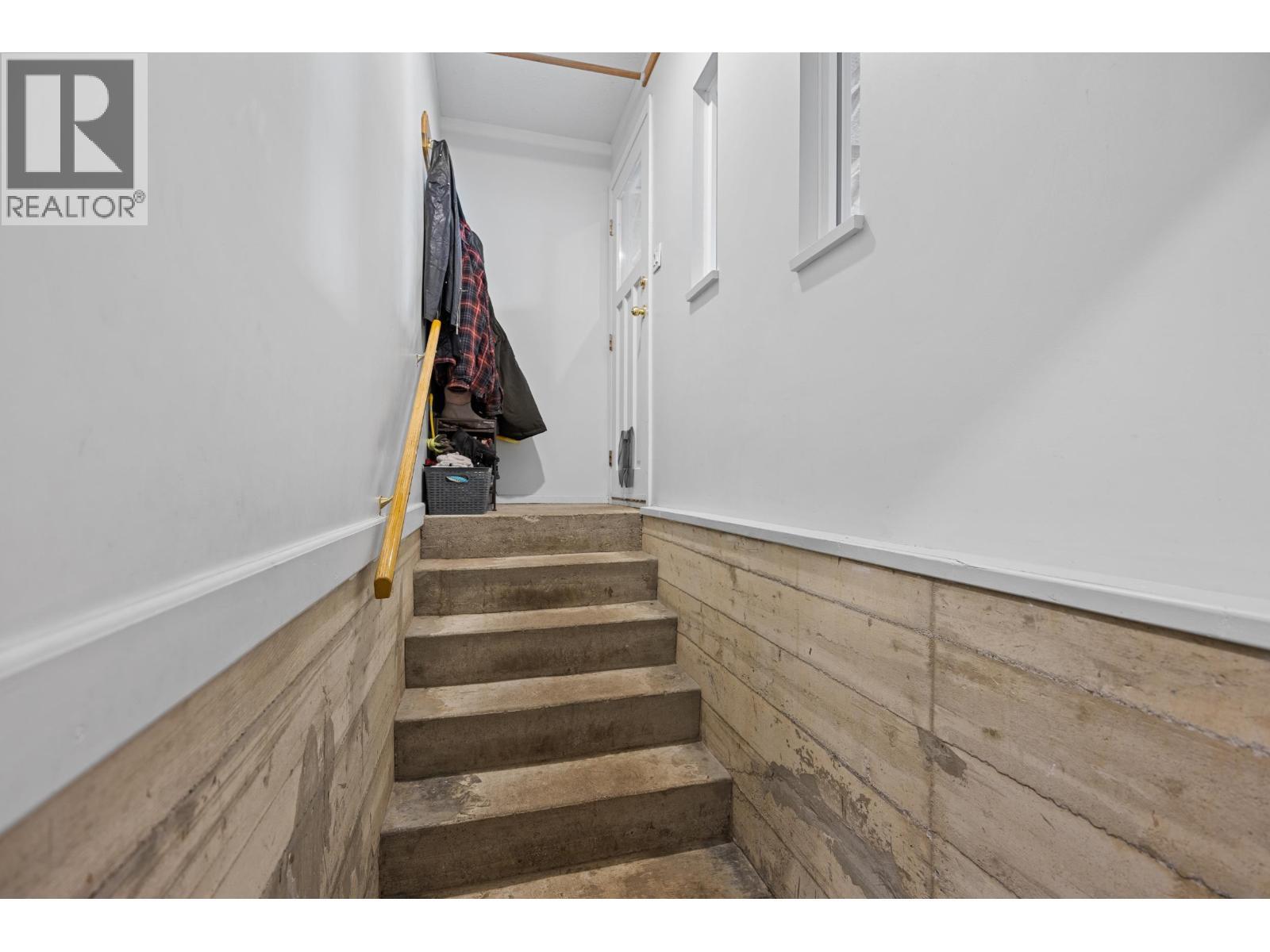 8261 Little Fort 24 Highway, Lone Butte, BC - Indoor Photo Showing Other Room