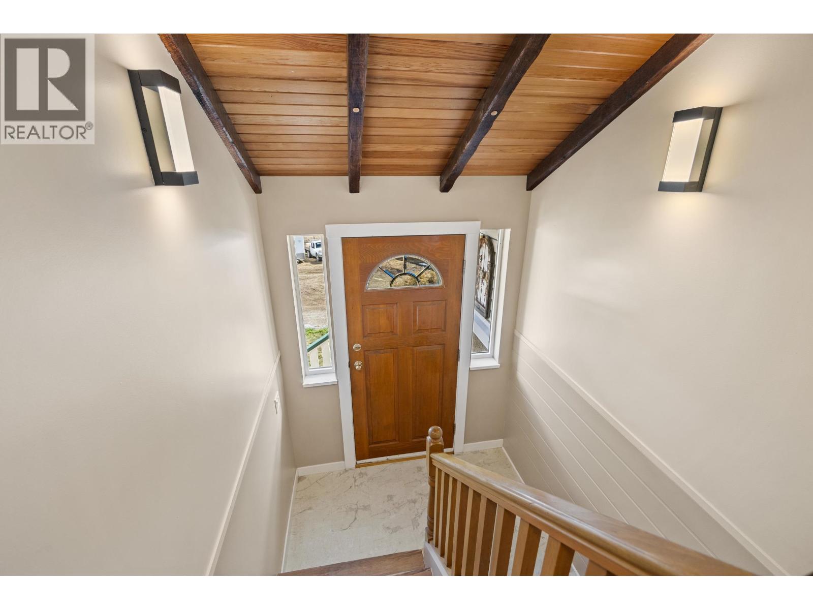 8261 Little Fort 24 Highway, Lone Butte, BC - Indoor Photo Showing Other Room