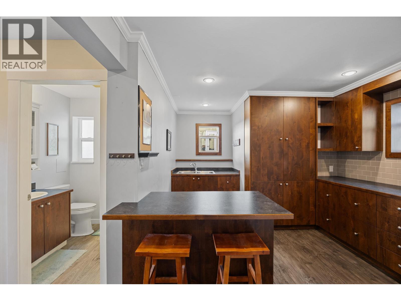 8261 Little Fort 24 Highway, Lone Butte, BC - Indoor