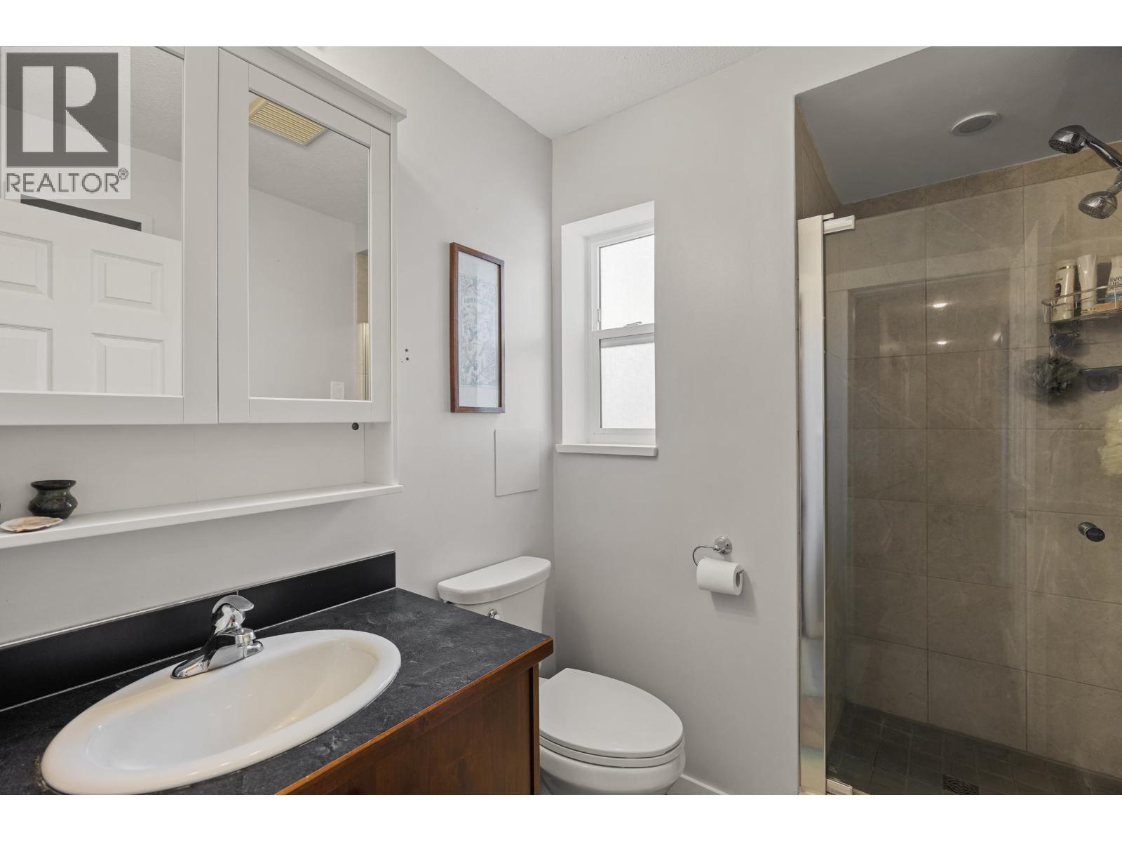 8261 Little Fort 24 Highway, Lone Butte, BC - Indoor Photo Showing Bathroom