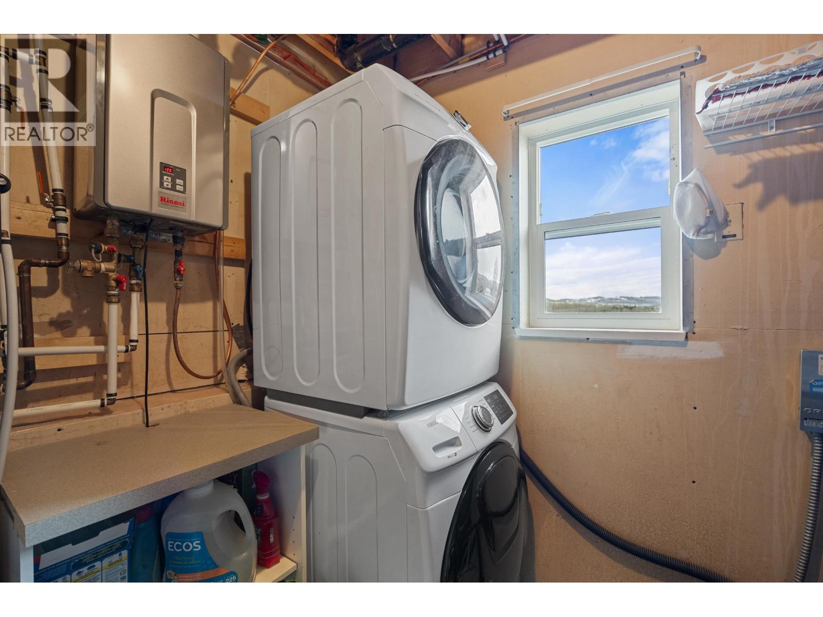 8261 Little Fort 24 Highway, Lone Butte, BC - Indoor Photo Showing Laundry Room