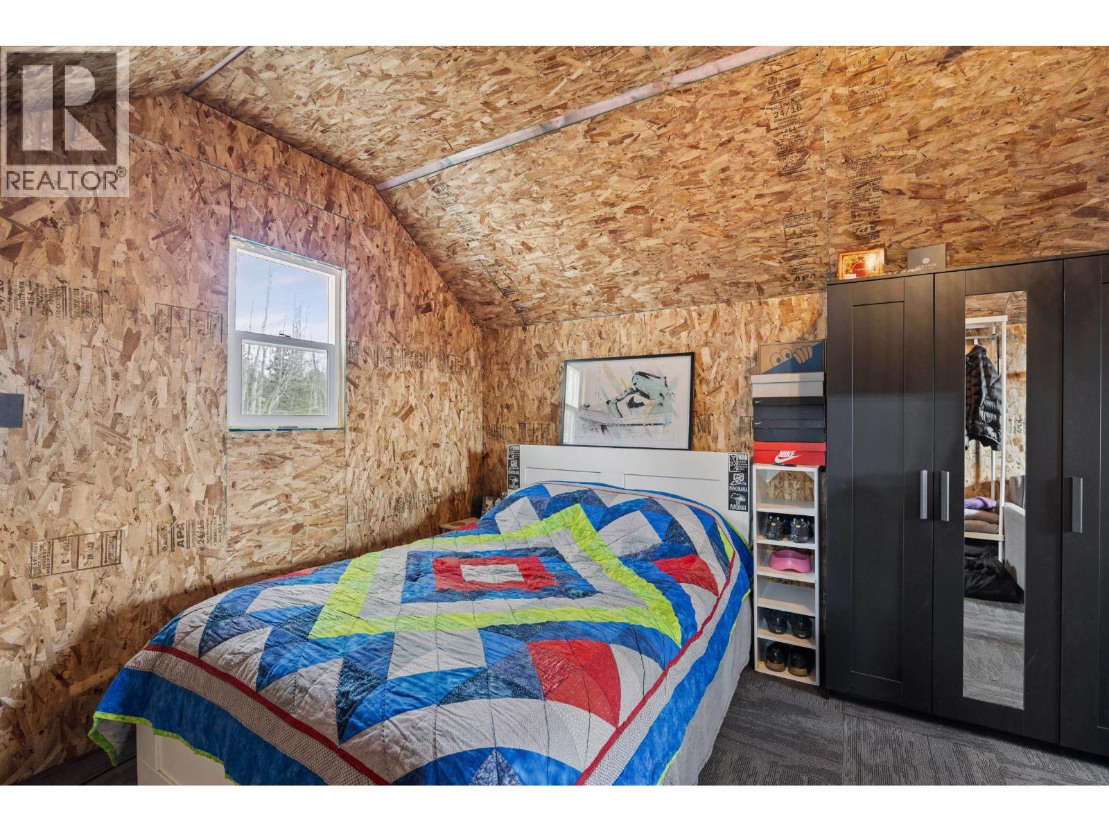 8261 Little Fort 24 Highway, Lone Butte, BC - Indoor Photo Showing Bedroom