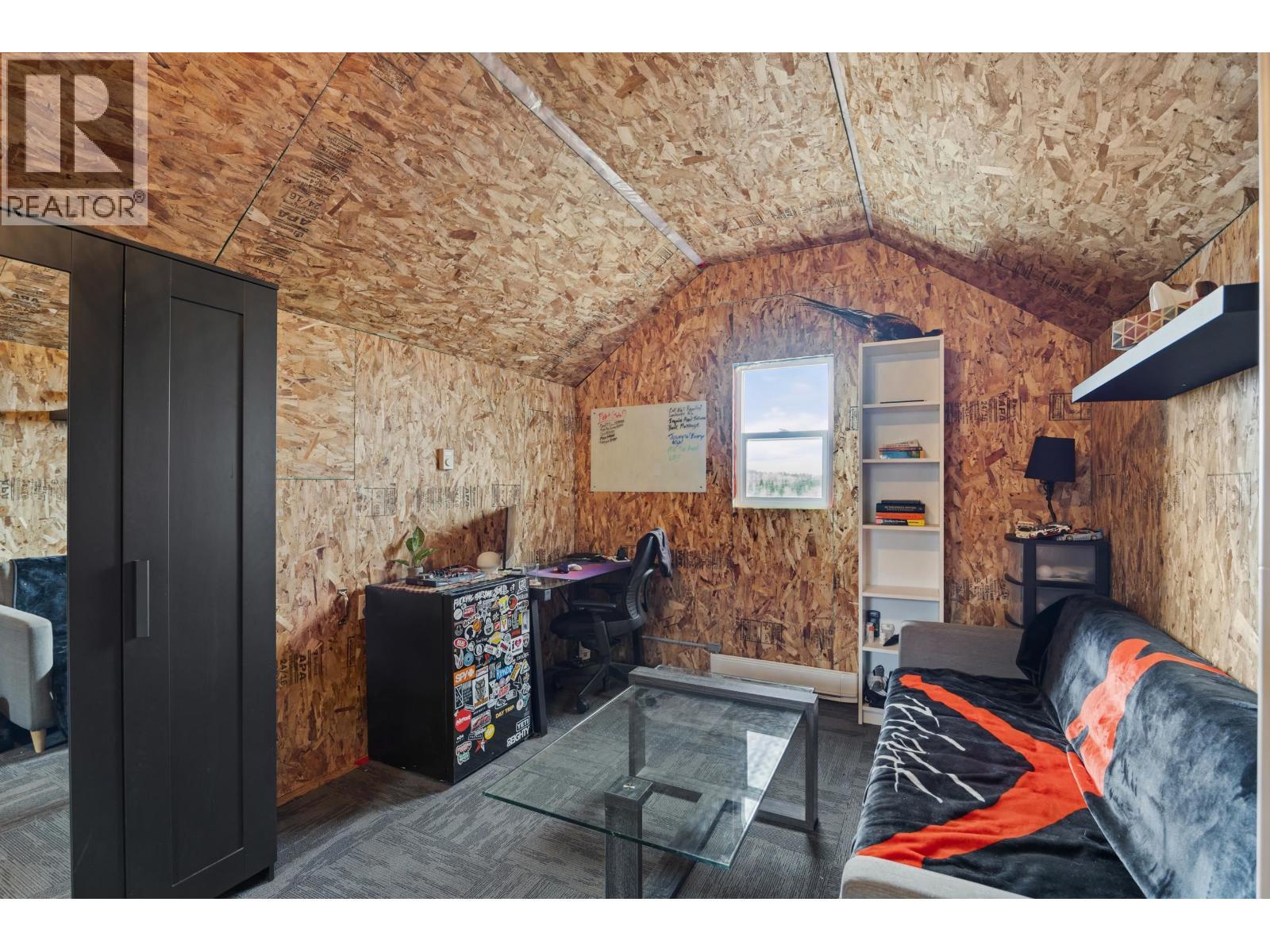 8261 Little Fort 24 Highway, Lone Butte, BC - Indoor Photo Showing Other Room