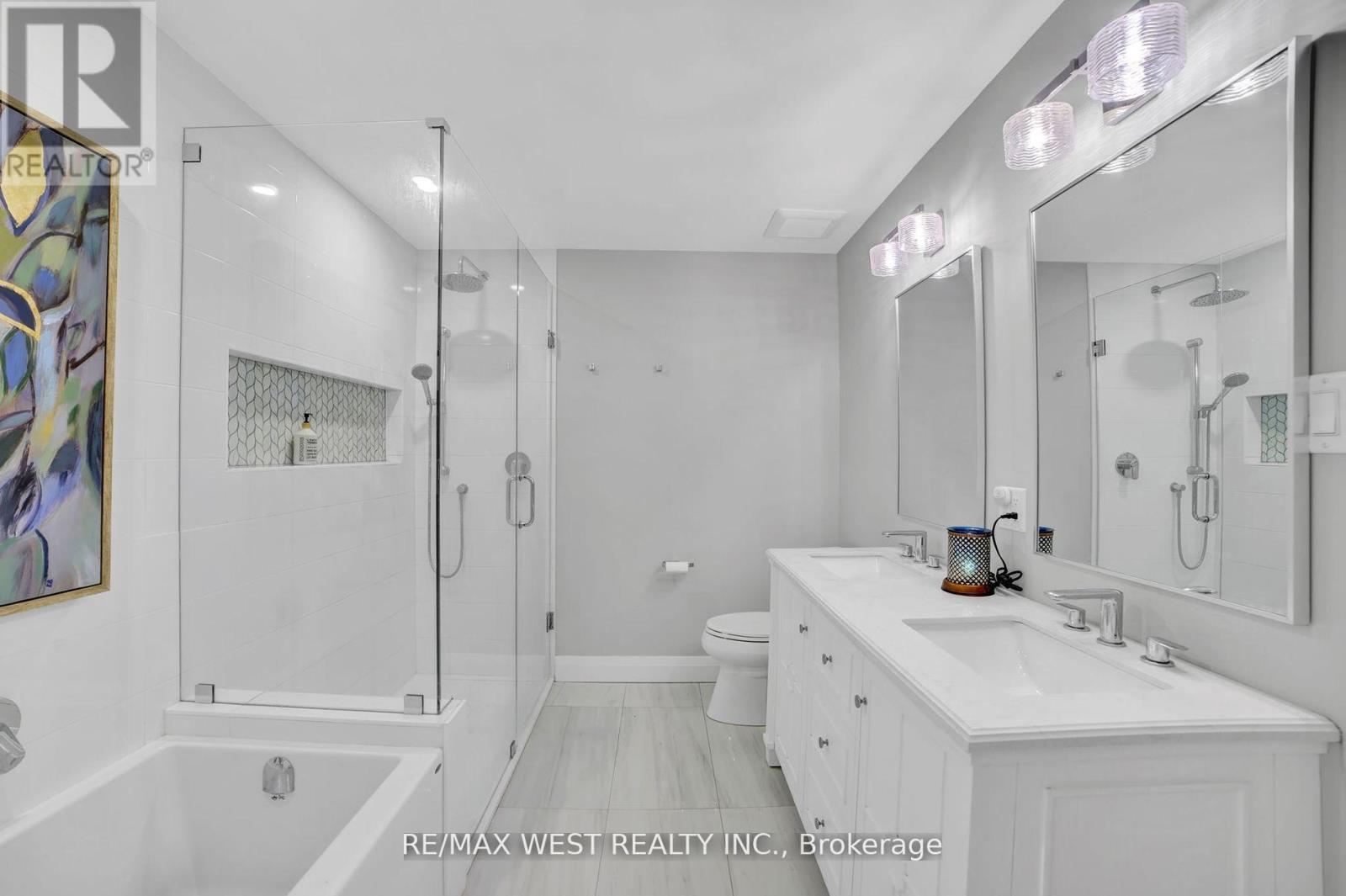 31 Lower Horning Road, Hamilton, ON - Indoor Photo Showing Bathroom