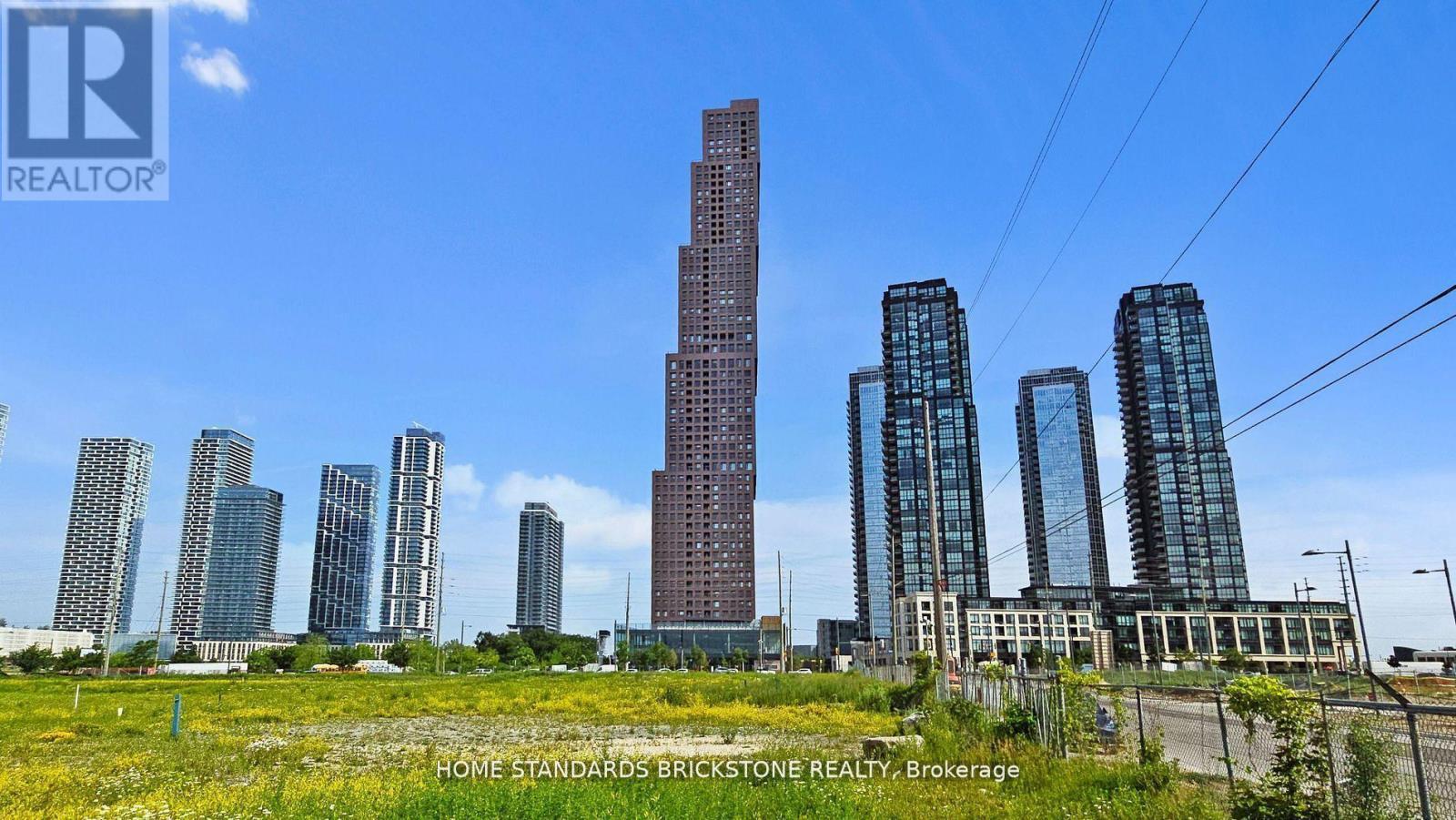 3501 - 2920 Highway 7 Road, Vaughan, ON - Outdoor