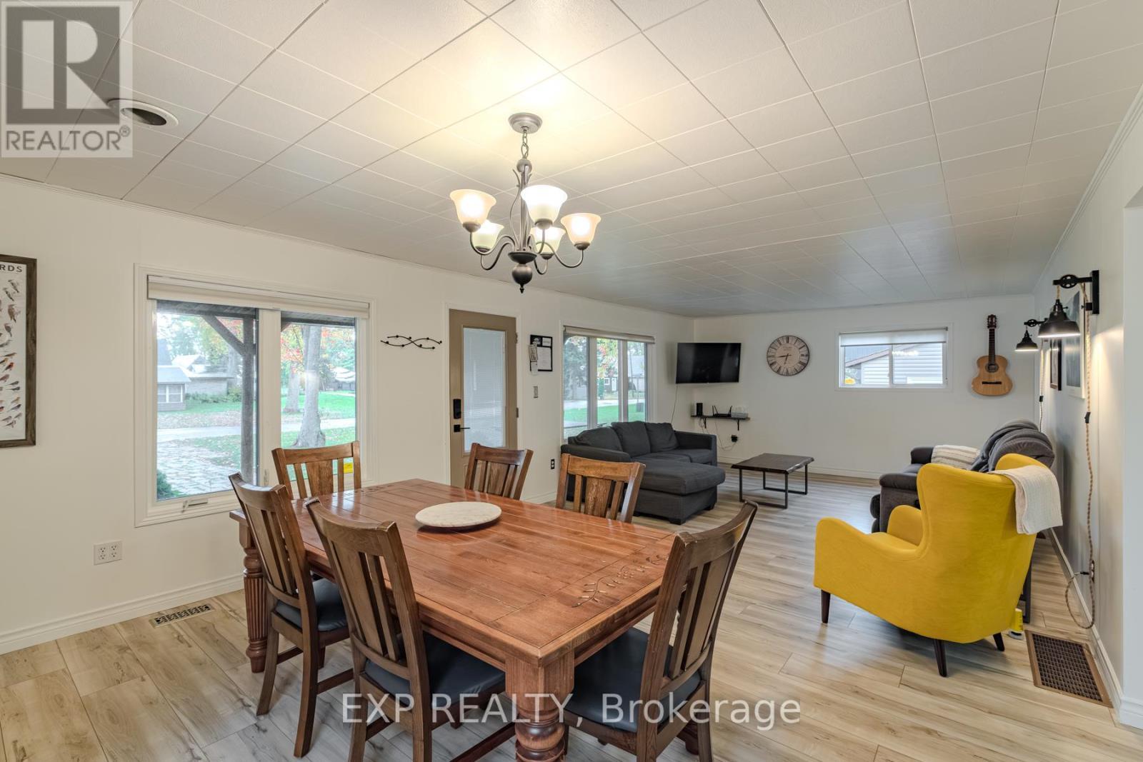 15 Park Lane Crescent, Norfolk, ON - Indoor Photo Showing Dining Room