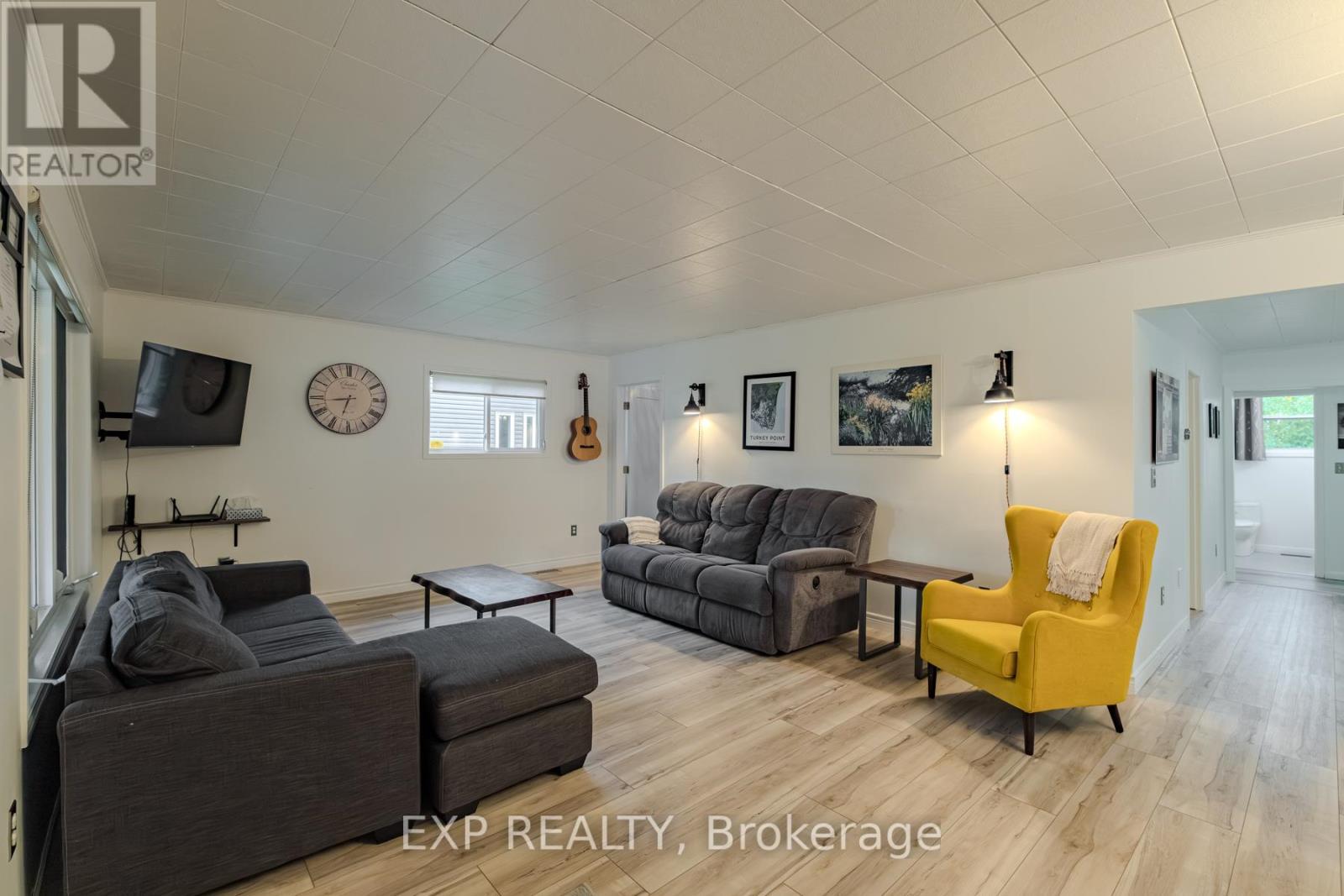 15 Park Lane Crescent, Norfolk, ON - Indoor Photo Showing Living Room