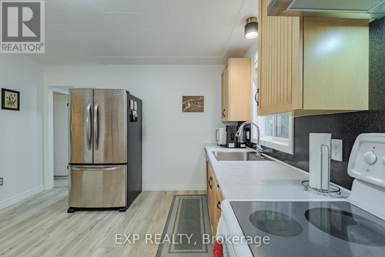 15 Park Lane Crescent, Norfolk, ON - Indoor Photo Showing Kitchen