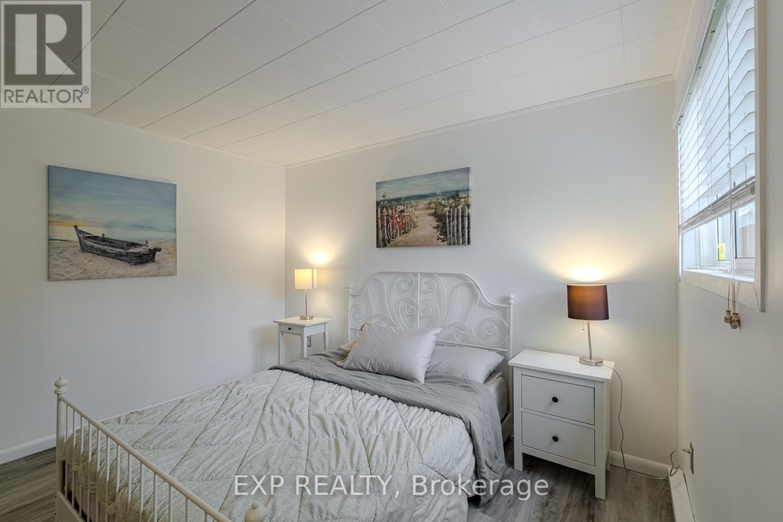 15 Park Lane Crescent, Norfolk, ON - Indoor Photo Showing Bedroom