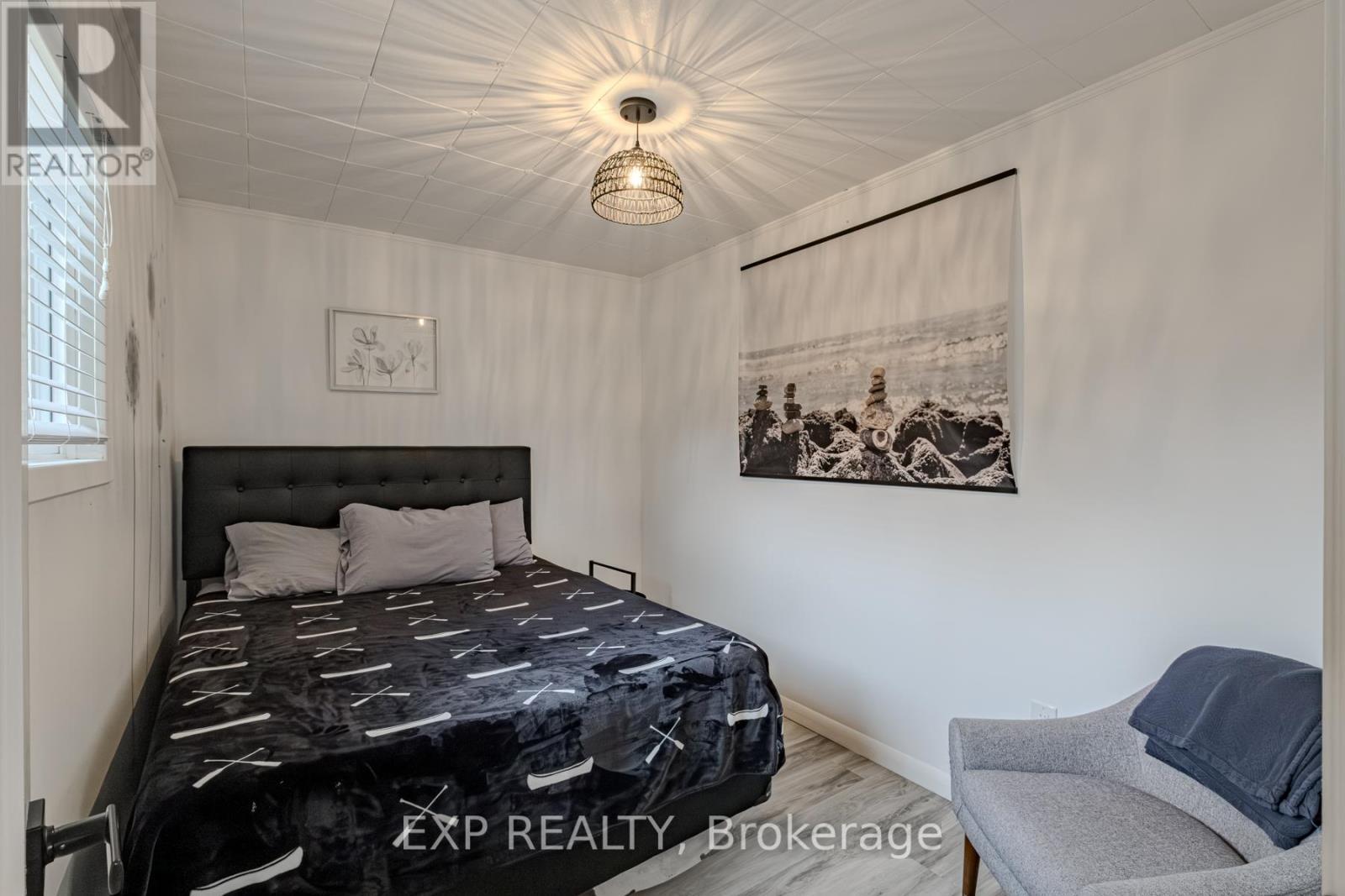 15 Park Lane Crescent, Norfolk, ON - Indoor Photo Showing Bedroom