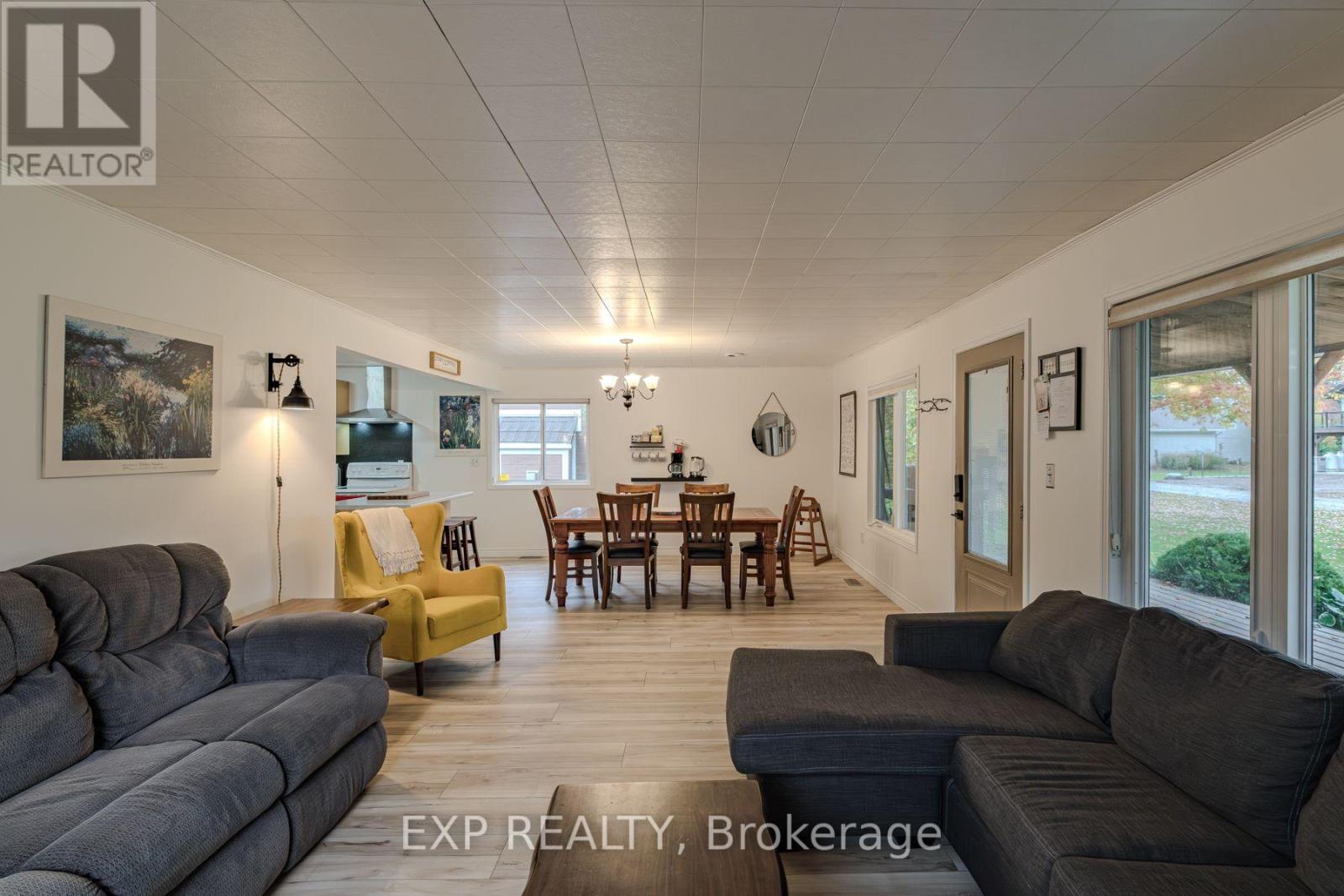 15 Park Lane Crescent, Norfolk, ON - Indoor Photo Showing Living Room