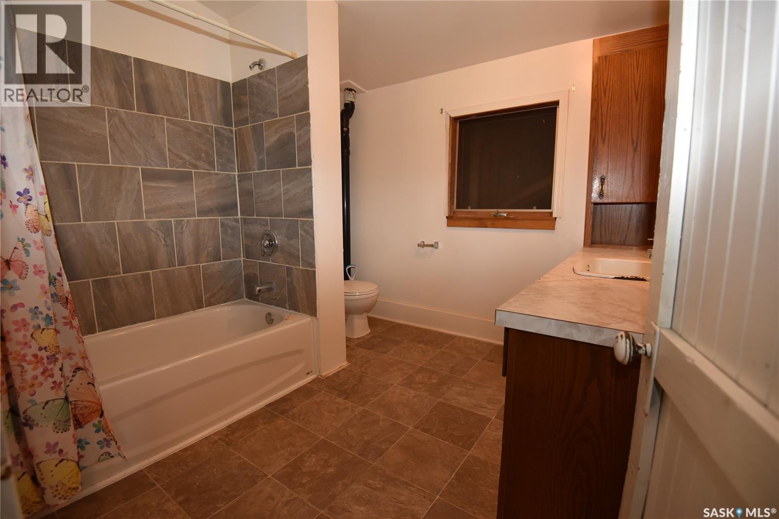 200-206 Railway Avenue, Codette, SK