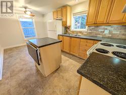 Kitchen with centre island Upper unit -