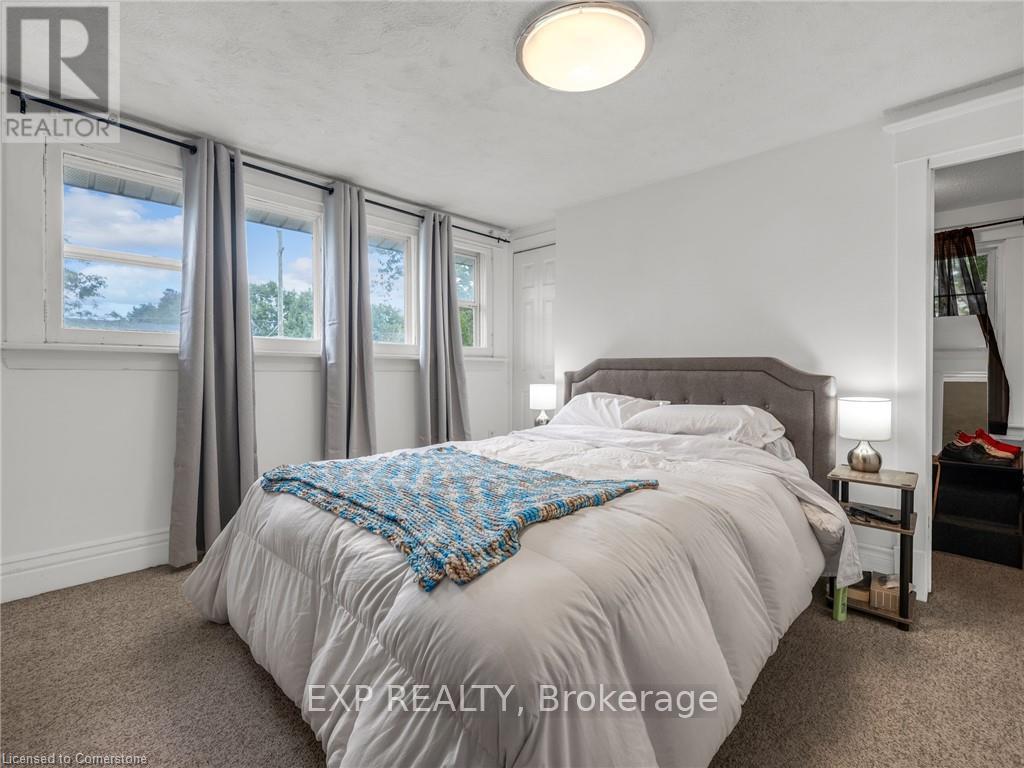 6370 High Street, Niagara Falls, ON - Indoor Photo Showing Bedroom