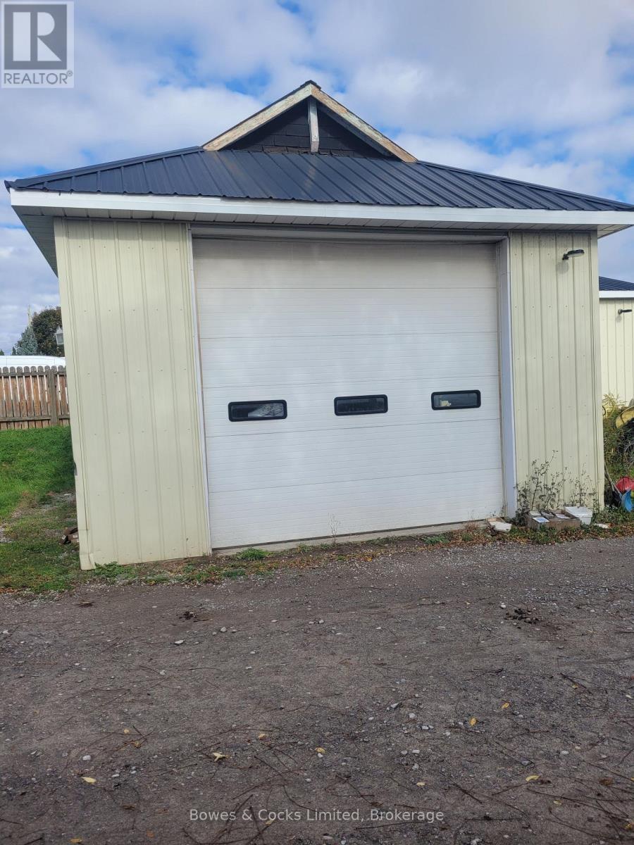 200 Lindsay Street S, Kawartha Lakes (Lindsay), ON