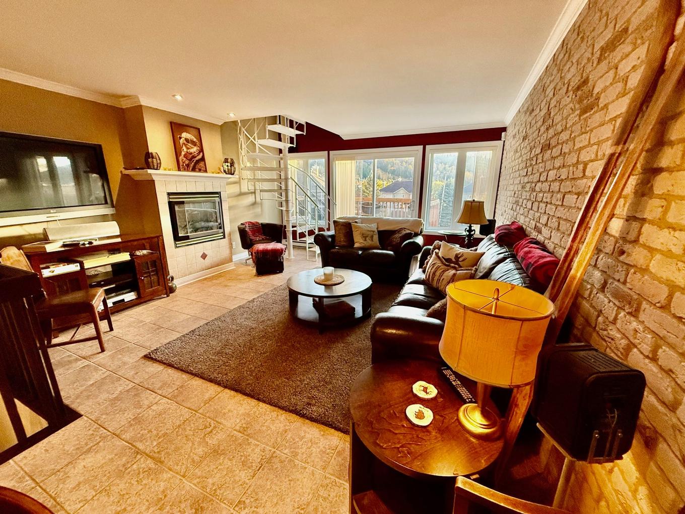 Salon - 167 Av. St-Denis, Saint-Sauveur, QC - Indoor Photo Showing Living Room With Fireplace