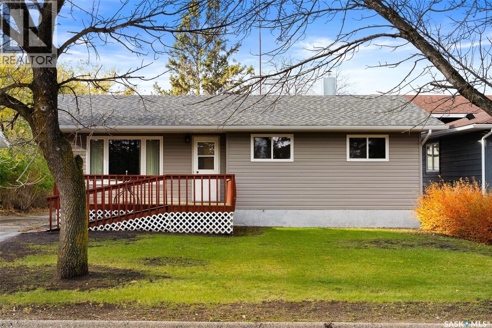 539 3Rd Street Ne, Ituna, SK - Outdoor With Deck Patio Veranda
