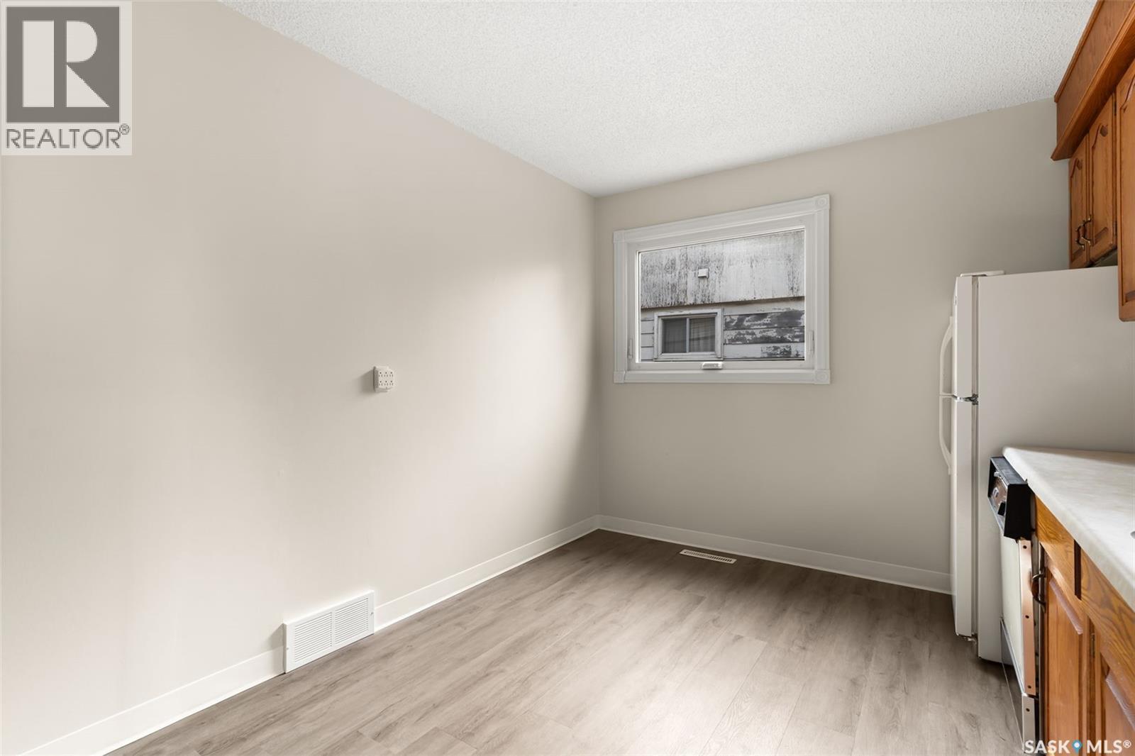 539 3Rd Street Ne, Ituna, SK - Indoor