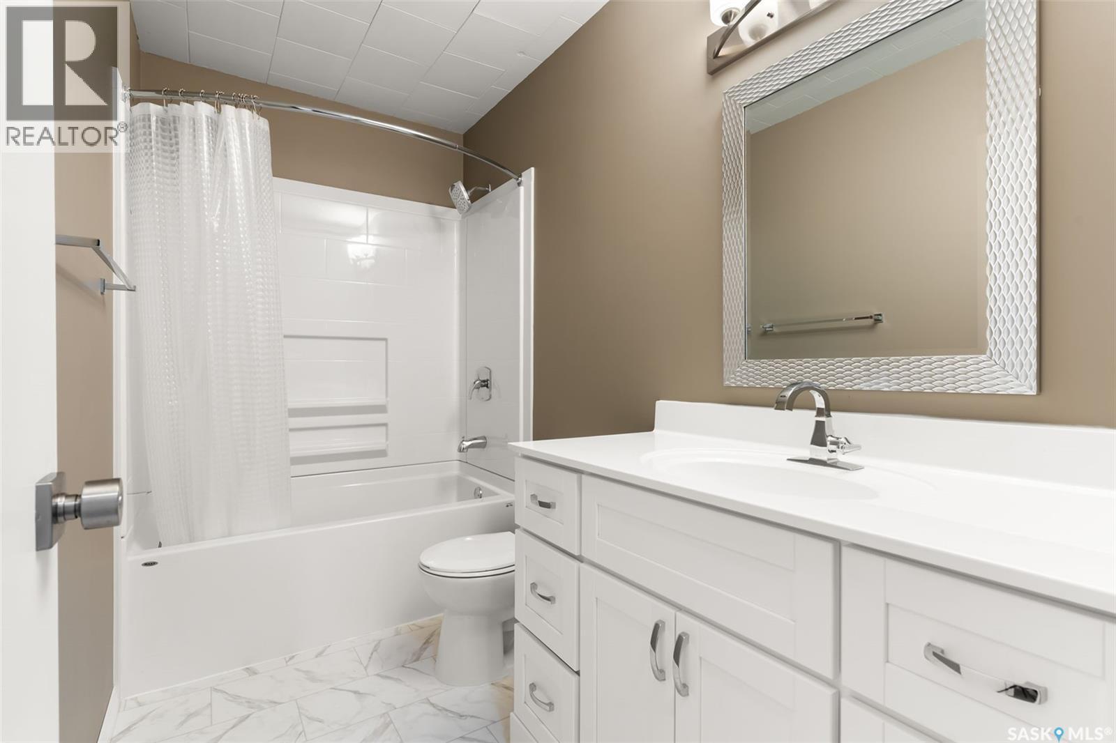 539 3Rd Street Ne, Ituna, SK - Indoor Photo Showing Bathroom