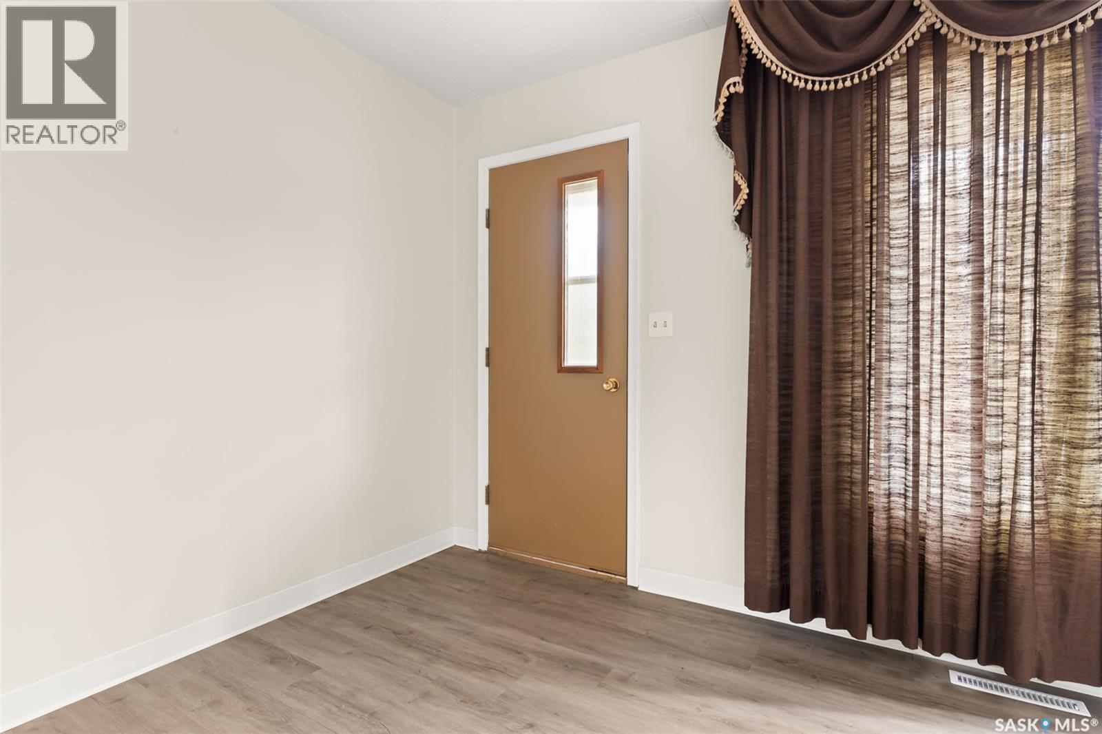 539 3Rd Street Ne, Ituna, SK - Indoor Photo Showing Other Room