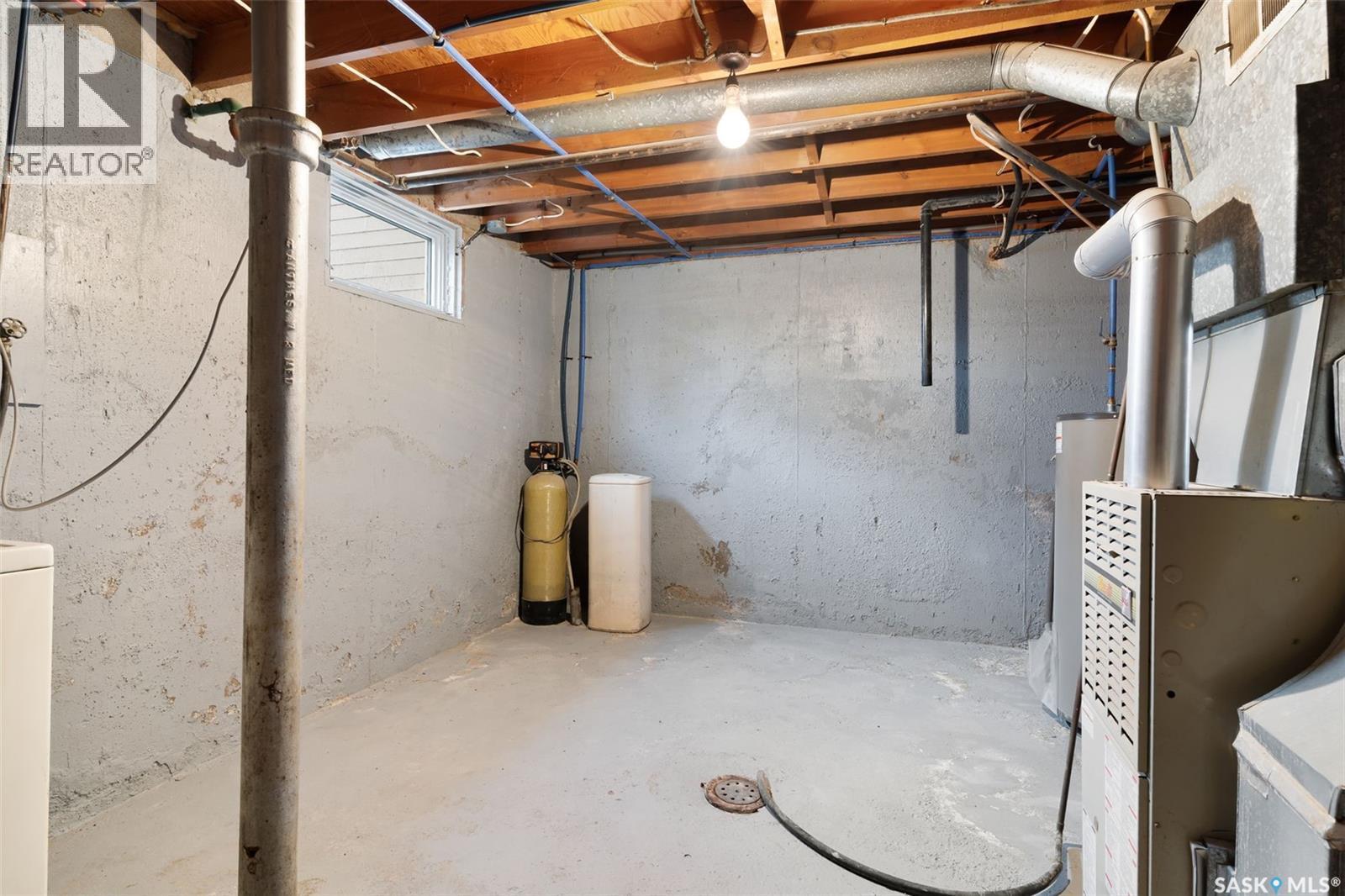 539 3Rd Street Ne, Ituna, SK - Indoor Photo Showing Basement