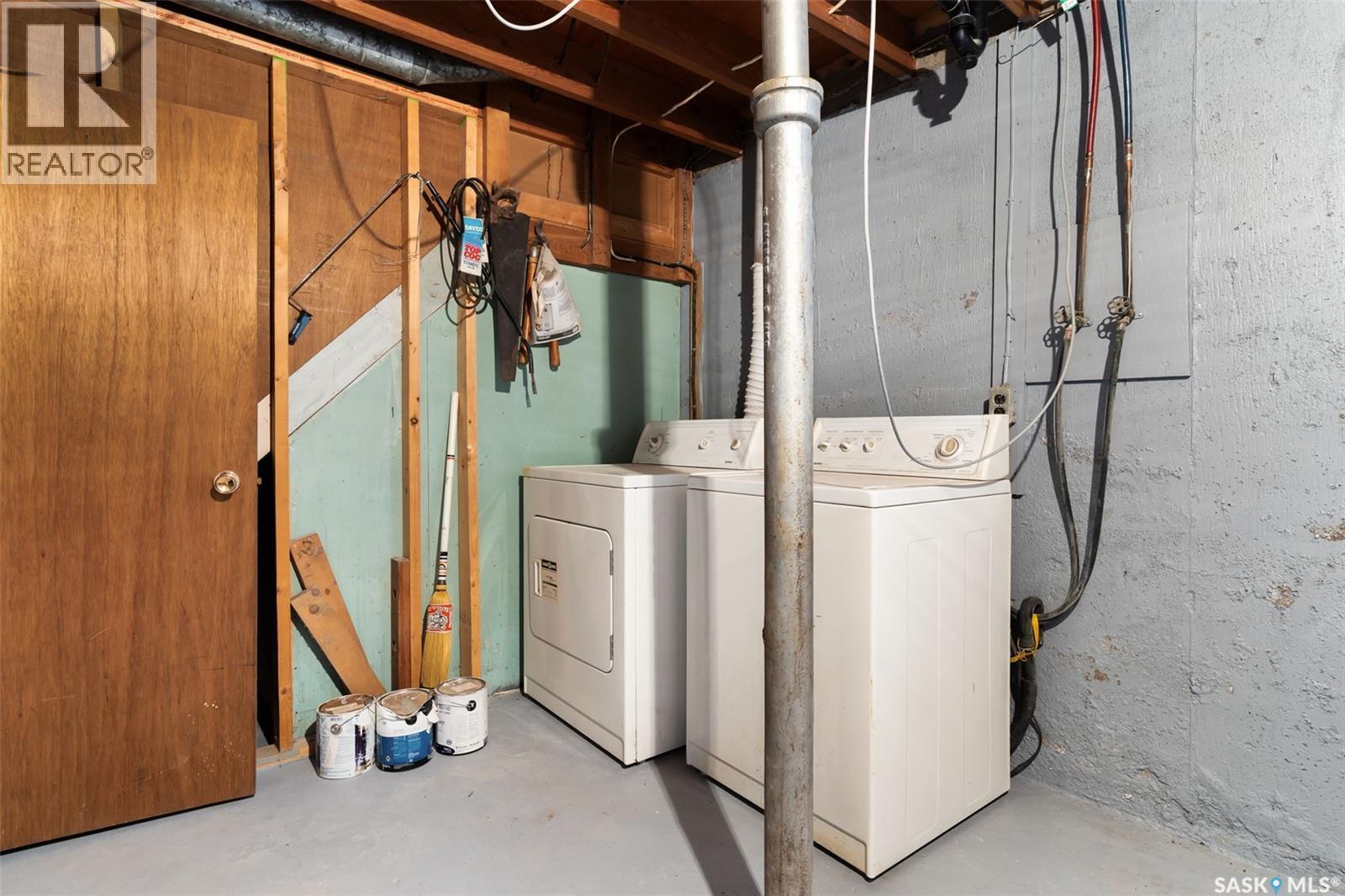 539 3Rd Street Ne, Ituna, SK - Indoor Photo Showing Laundry Room