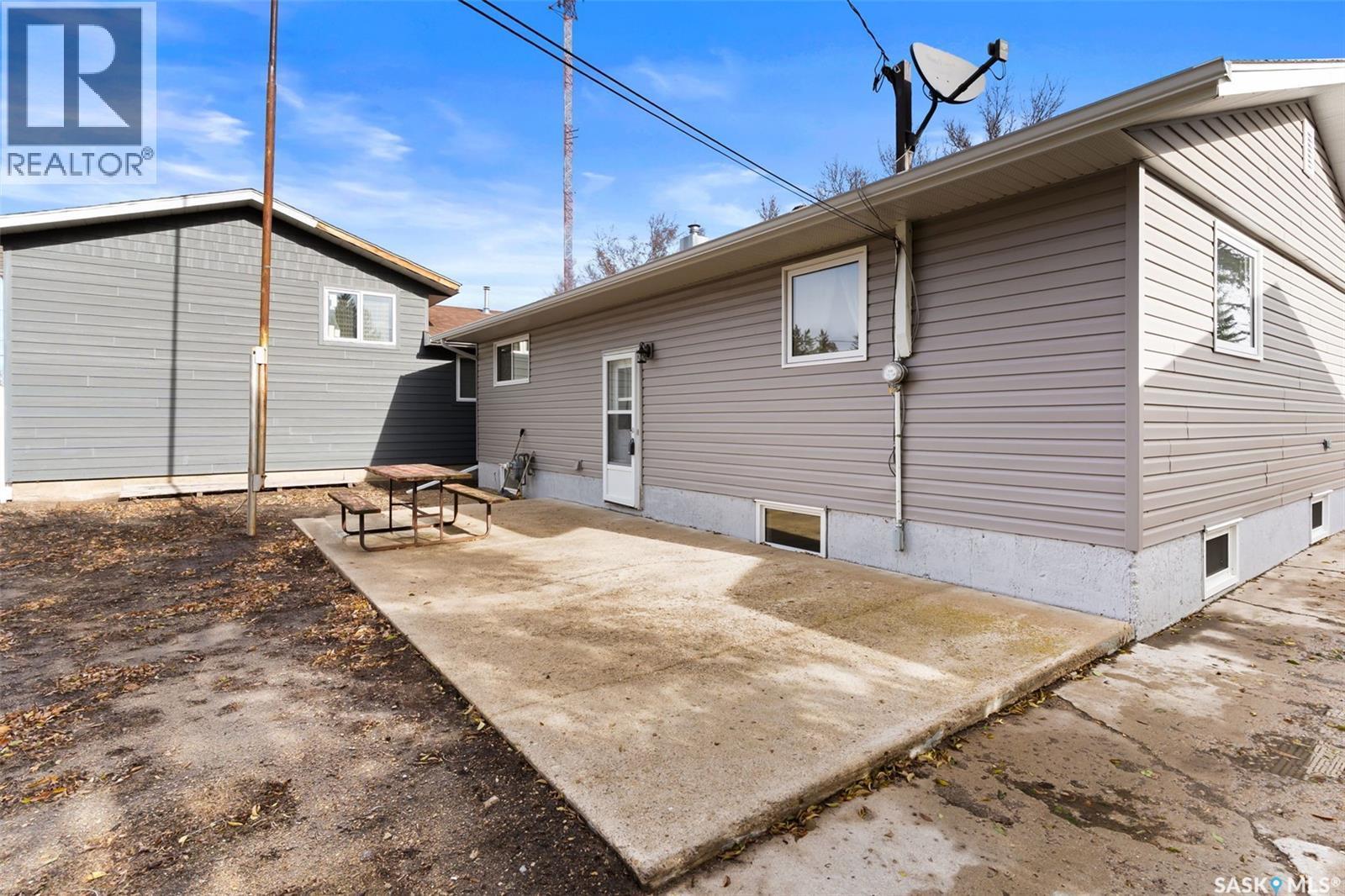 539 3Rd Street Ne, Ituna, SK - Outdoor With Exterior