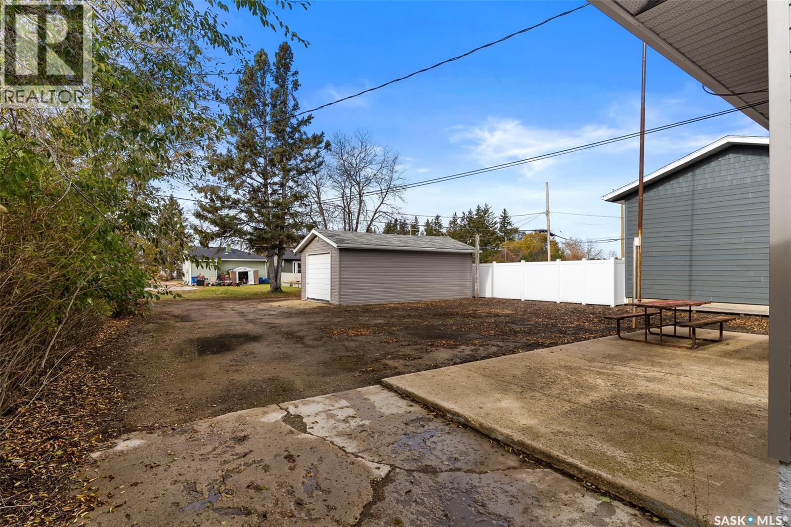 539 3Rd Street Ne, Ituna, SK - Outdoor