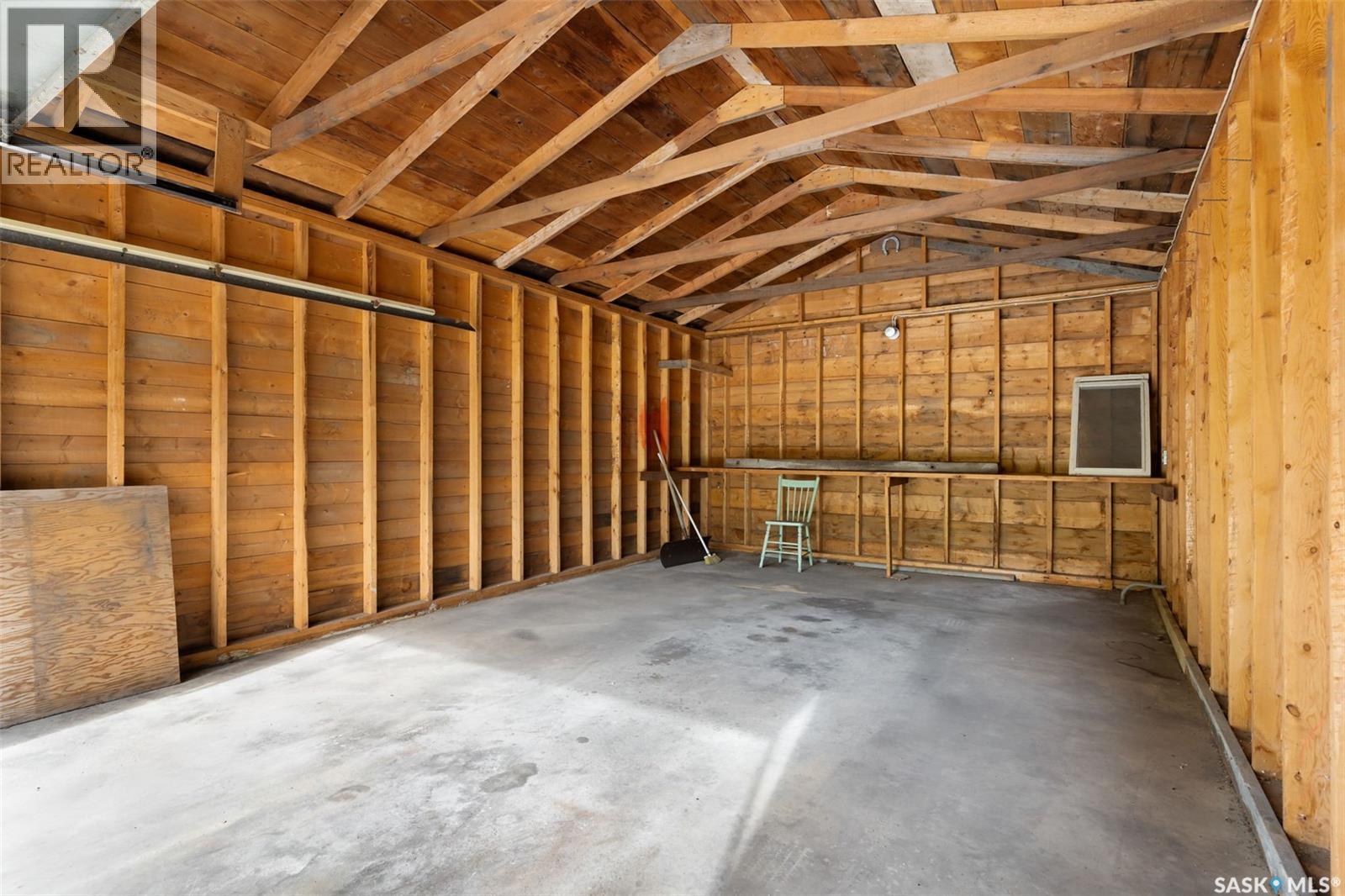 539 3Rd Street Ne, Ituna, SK - Indoor