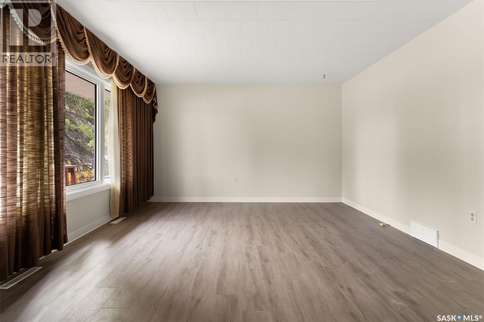 539 3Rd Street Ne, Ituna, SK - Indoor Photo Showing Other Room