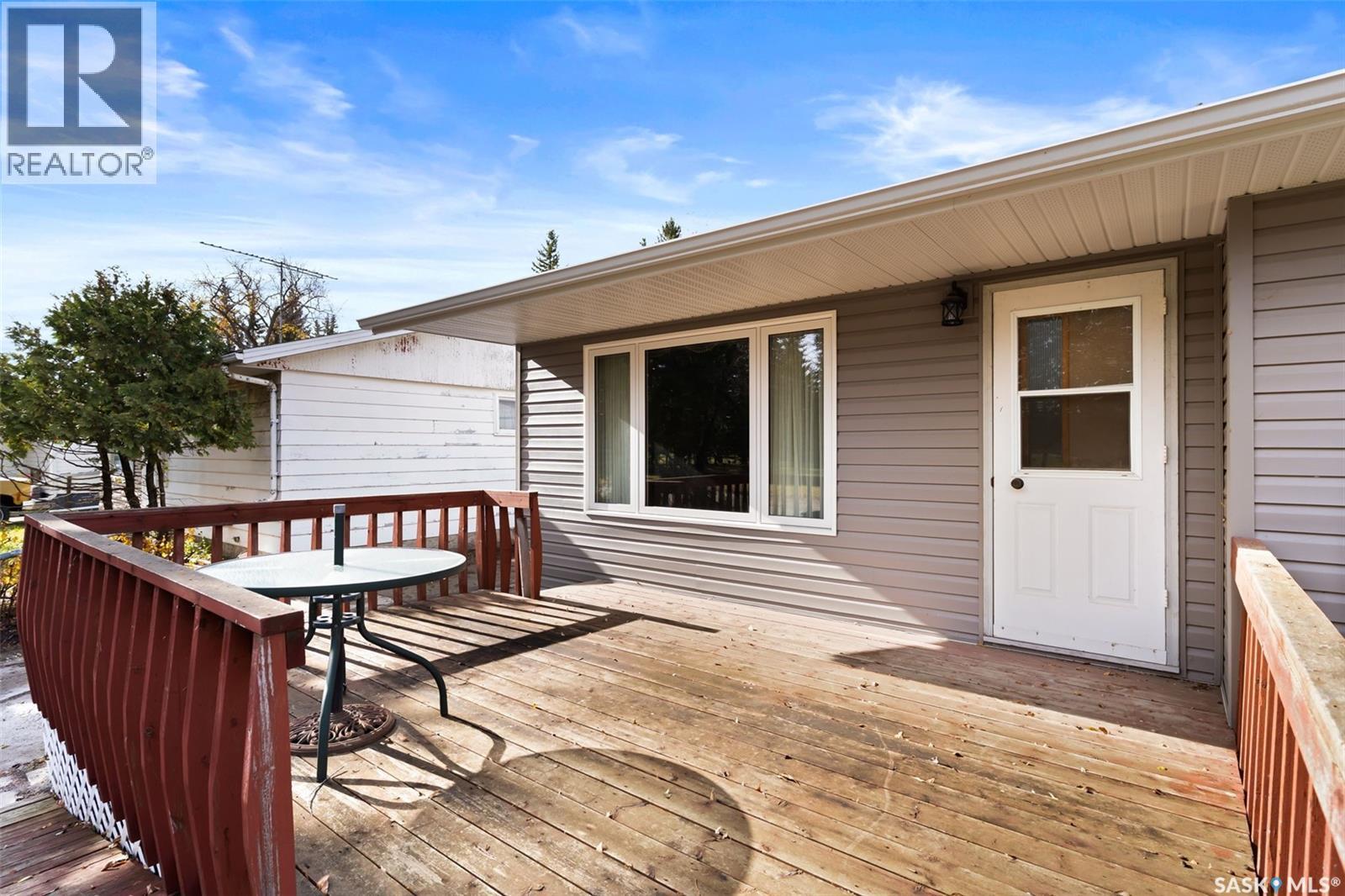 539 3Rd Street Ne, Ituna, SK - Outdoor With Deck Patio Veranda With Exterior