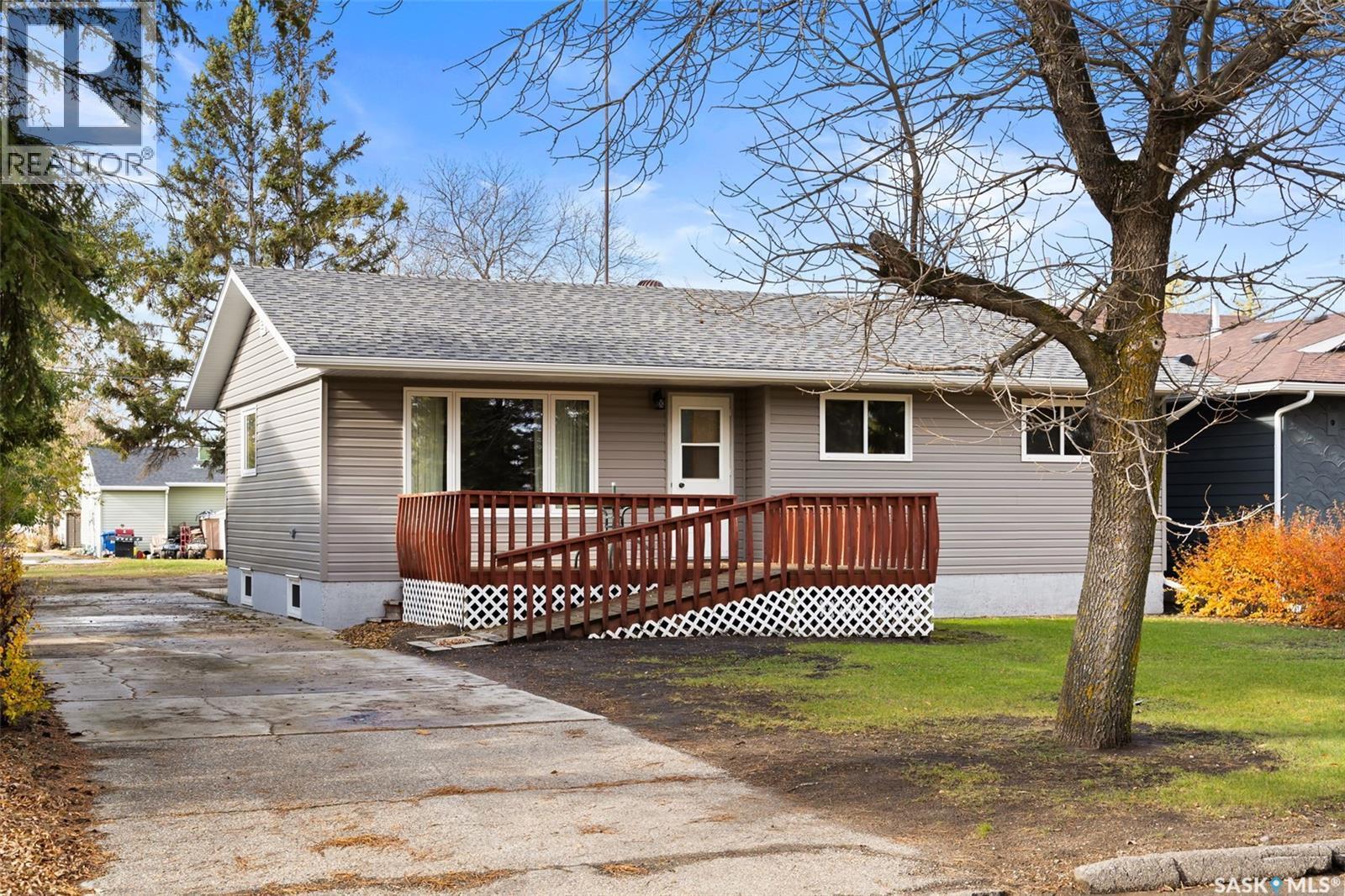 539 3Rd Street Ne, Ituna, SK - Outdoor With Deck Patio Veranda