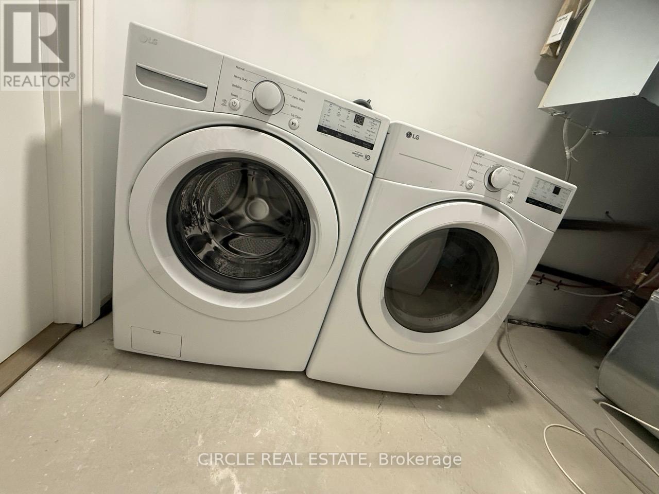 213 Danny Wheeler Boulevard, Georgina, ON - Indoor Photo Showing Laundry Room