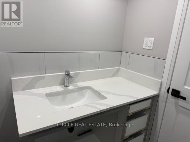 213 Danny Wheeler Boulevard, Georgina, ON - Indoor Photo Showing Bathroom