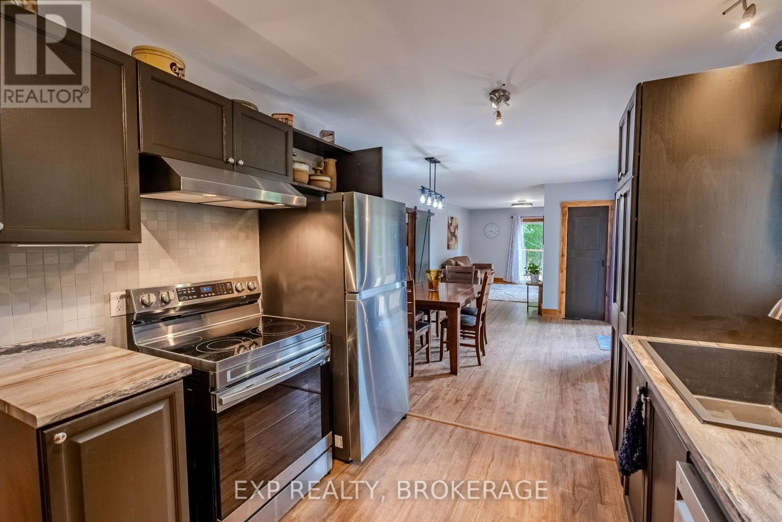6187 Arden Road S, Frontenac (Frontenac Centre), ON - Indoor Photo Showing Kitchen