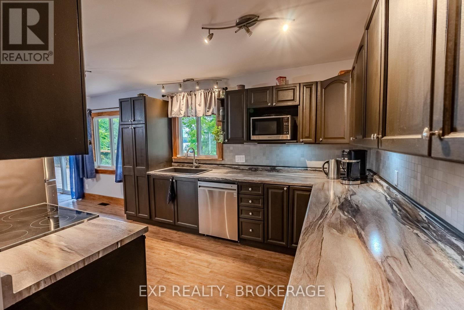 6187 Arden Road S, Frontenac (Frontenac Centre), ON - Indoor Photo Showing Kitchen