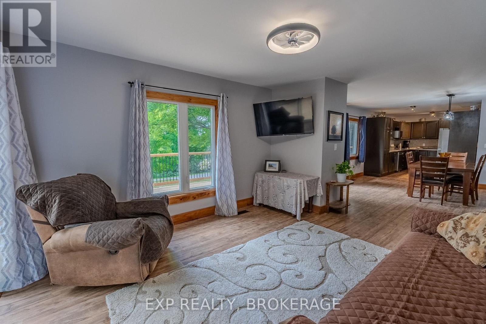 6187 Arden Road S, Frontenac (Frontenac Centre), ON - Indoor Photo Showing Living Room