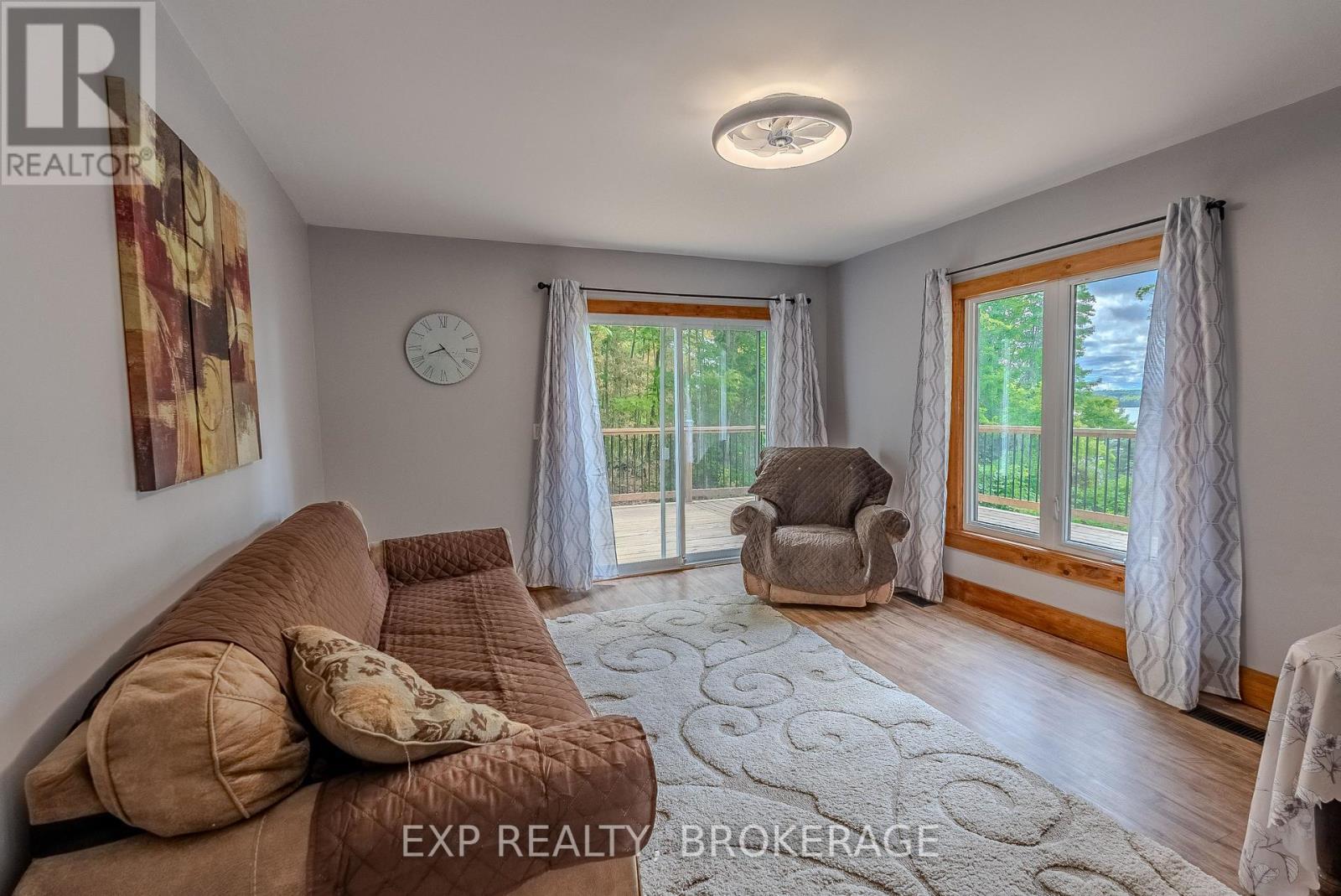 6187 Arden Road S, Frontenac (Frontenac Centre), ON - Indoor Photo Showing Living Room