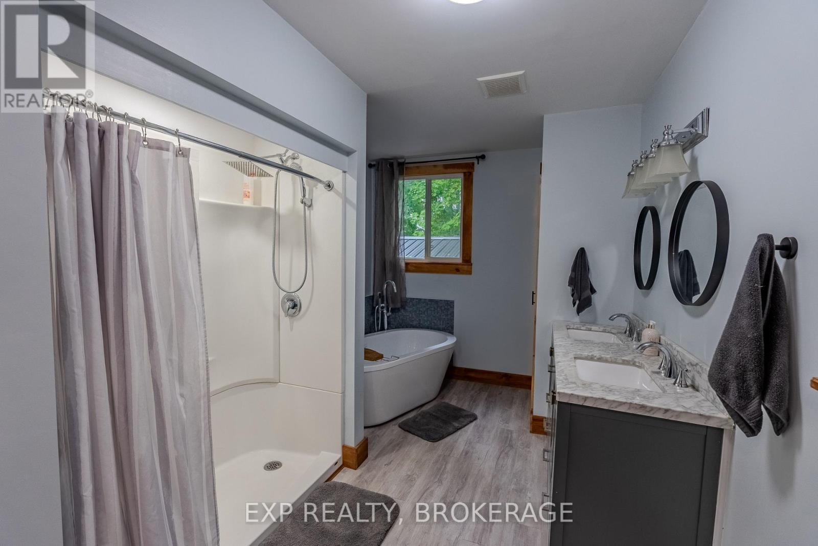 6187 Arden Road S, Frontenac (Frontenac Centre), ON - Indoor Photo Showing Bathroom