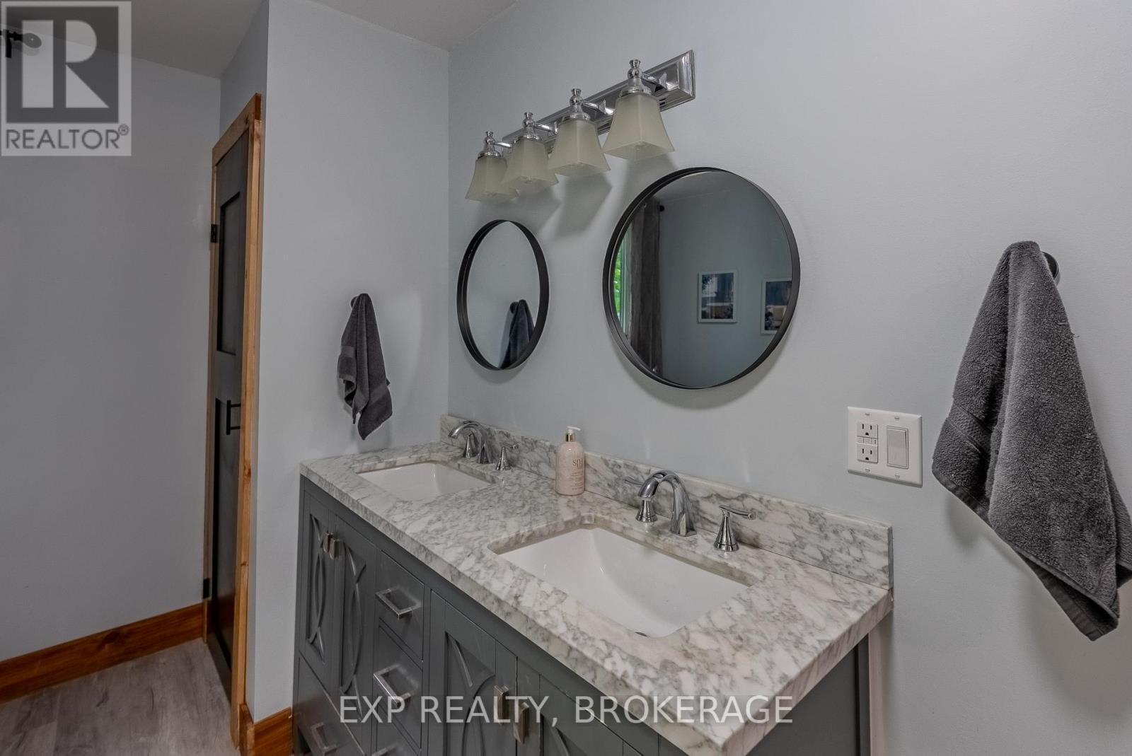6187 Arden Road S, Frontenac (Frontenac Centre), ON - Indoor Photo Showing Bathroom