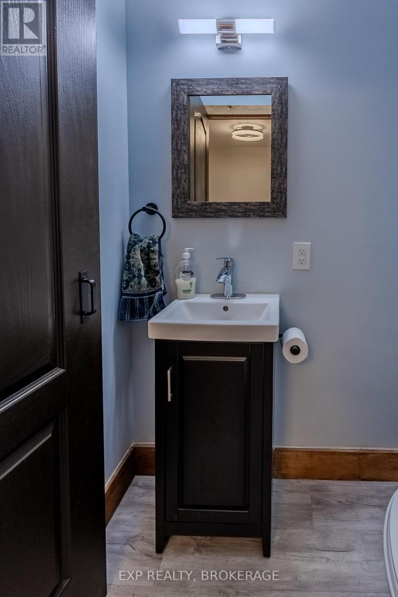 6187 Arden Road S, Frontenac (Frontenac Centre), ON - Indoor Photo Showing Bathroom