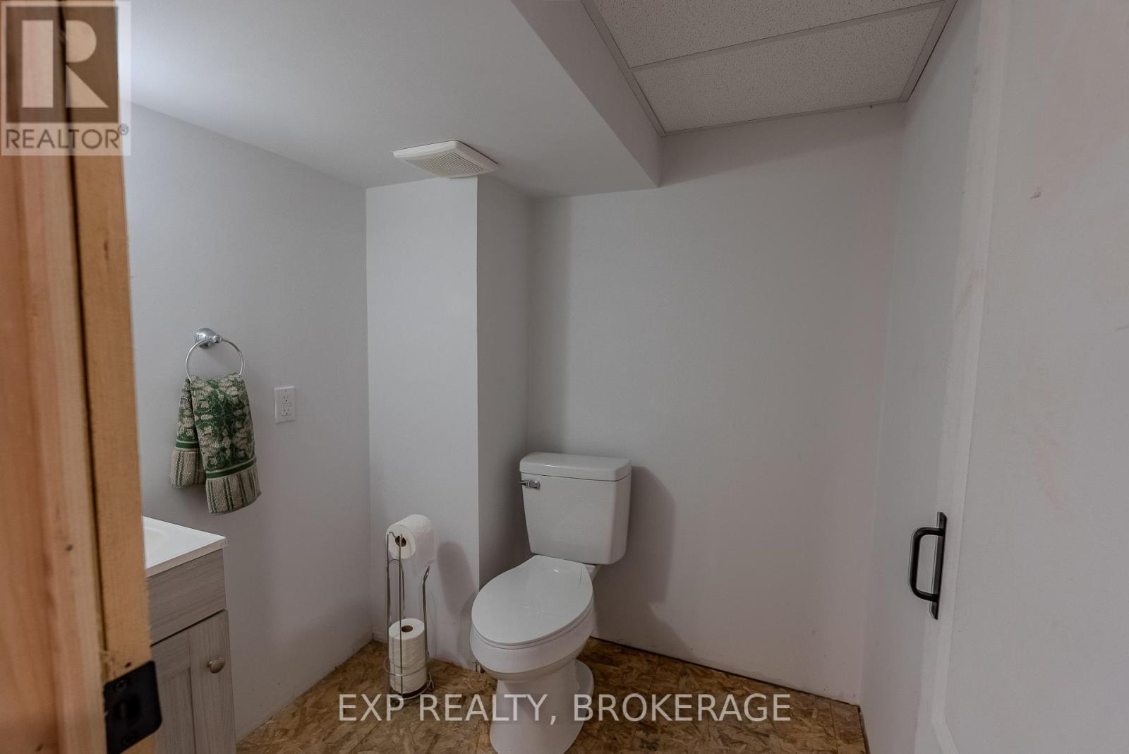 6187 Arden Road S, Frontenac (Frontenac Centre), ON - Indoor Photo Showing Bathroom