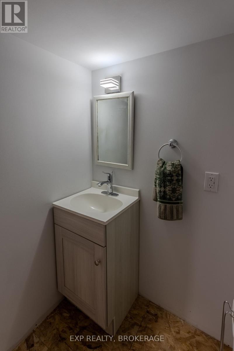 6187 Arden Road S, Frontenac (Frontenac Centre), ON - Indoor Photo Showing Bathroom