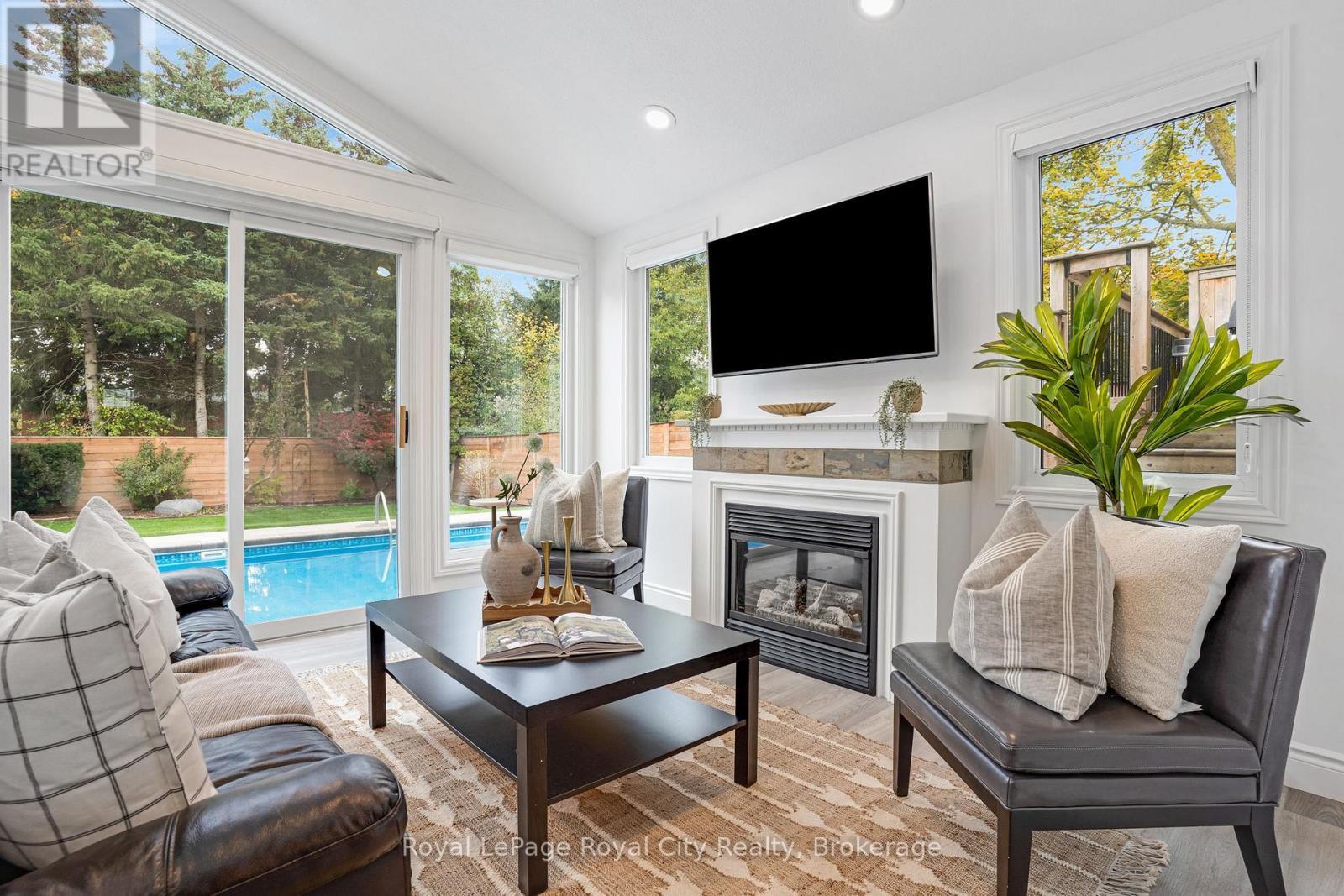 31 Lambert Crescent, Guelph (Dovercliffe Park/Old University), ON - Indoor Photo Showing Living Room With Fireplace